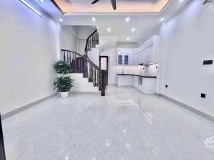 nhà xinh đón tết! nhà rẻ nhất phố chùa bộc, 30m2 xây 6 tầng, giá 6.2 tỷ, gần đại học ngân hàng