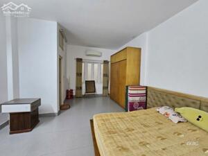 Bán nhà phố Quảng An, diện tích 70m2. giá 28 tỷ