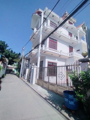 chủ cần bán nhà biệt thự mini . 3 tầng dt 7x12m =83m/ sân xe hơi cách /mt lê thị hoa