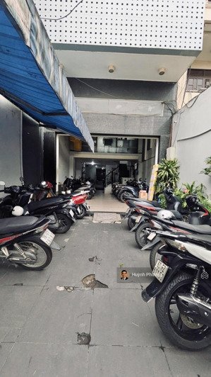 bán tòa nhà 8 tầng thích quảng đức, phú nhuận - dt 6x33m - hdt 200 triệu/tháng - giá 39 tỷ.