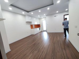 chính chủ cho thuê chung cư eurowindow river park 73m2 2 ngủ 2wc đồ cơ bản giá 6.5 triệu:0916393862