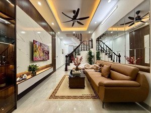 nhà riêng 4pn, 4wc tại tôn thất tùng, đống đa, hà nội, 9,8 tỷ vnd, 35m2, hàng hiếm!