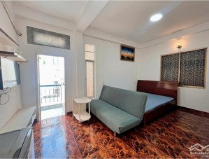 cho thuê phòng ban công hẻm cô giang q1. 28m2 đầy đủ nt. giá 6.3tr.