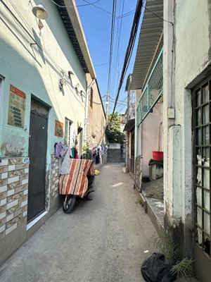 nhà có 4 phòng trọ, đối diện cổng vạn phúc city, giá 3,55tỷ