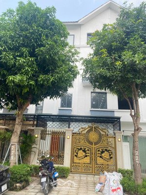 chính chủ cho thuê nhà khu c - geleximco lê trọng tấn. dt 150m2, 4 tầng, thang máy, mới 100%