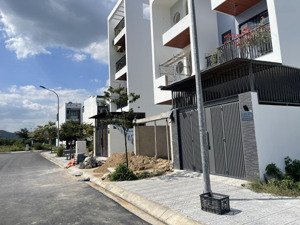 cần tiền bán gấp lô an bình tân lh: 