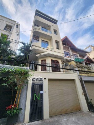 nhà giáp q1, đ.nguyễn cửu vân, mới xd, siêu vip, dt 5x15m,vuông vức, trệt, lửng, 3 lầu,st,chỉ 17 tỷ