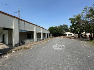 37500m2 đất gồm toà nhà 3 tầng vp, kho, dãy nhà văn phòng cần cho thuê