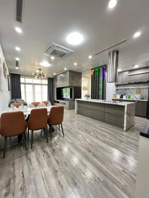 cho thuê căn góc 3pn sáng tại royal city, 131m2, giá: 22 triệu, lh qua sđt: 