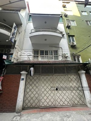 cho thuê nhà khu phân lô ngõ ô tô 84 linh lang, dt 90m2 x 4 tầng, mt 6.2m, giá 50tr. lh: 