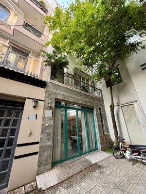 ngay công viên làng hoa khu phân lô cao cấp 59m2 ngang hơn 5m 4 tầng btct 8,5 tỷ