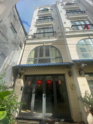 kẹt tiền bán nhà 5 tầng hxh nở hậu siêu đẹp mặt tiền 4,2m nở hậu 5,6m giá 11 tỷ trần bình trọng