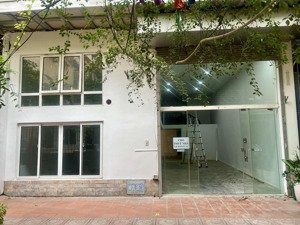 cho thuê nhà 100 m vuông giữa trung tâm quận ba đình, vừa ở vừa kinh doanh rộng rãi, thoáng mát