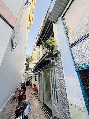 trung tâm quận tân phú - phường tân sơn nhì - nhà 2 tầng - giá chỉ 3,8 tỷ