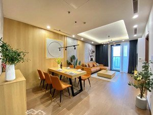 hot: chính chủ cho thuê căn góc sky park - 128m2, 3pn + 1 kho, full - 32tr. lh: 