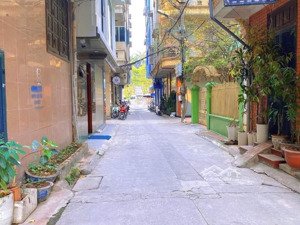 cho thuê căn nhà riêng ngõ 421 đường hoàng quốc việt - diện tích 55m2 x 4 tầng ô tô đậu cửa
