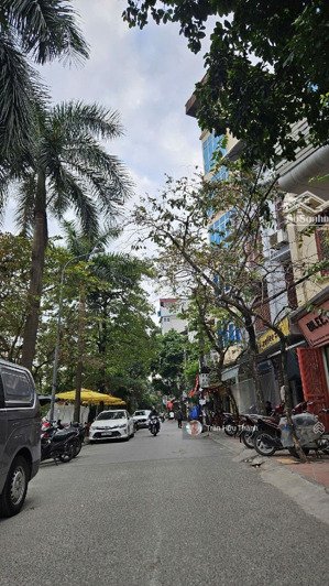 tòa văn phòng 8t - view hồ - siêu thoáng. cho thuê 80tr/ tháng - mặt hồ kim liên - đống đa. giá 4x.