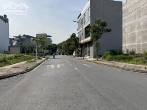 Bán nhà Cự Khối 4 tầng - Diện tích 112m2 - Căn góc 2 mặt tiền - Gần hồ điều hòa, đường Cổ Linh