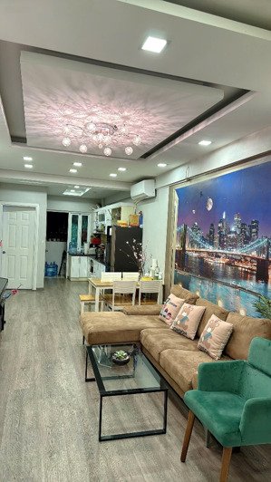 chính chủ cần bán gấp trước tết căn 69m2 ban công đn khu đô thị sài đồng . lh 