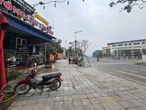 lô góc - mặt phố trung tâm ngọc thụy - thang máy - kinh doanh đỉnh.