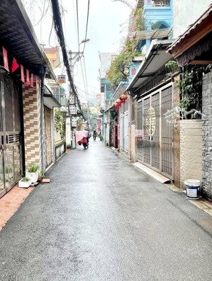 8,8 tỷ - 15m ra ô tô, dt 37m2 *6t thang máy, mt 5,5m, ba gác phi thông vòng quanh