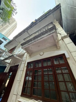 bán đất tặng nhà phố cầu giấy, vị trí độc tôn. 15m ra oto tránh, dt145m2 sổ vuông, giá 30 tỷ nhỏ xí