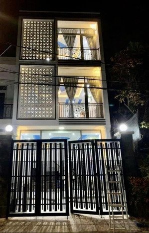 bán nhà 1 trệt 2 lầu đường phan chu trinh gần biển, hồ - khu vui chơi mới xây dựng