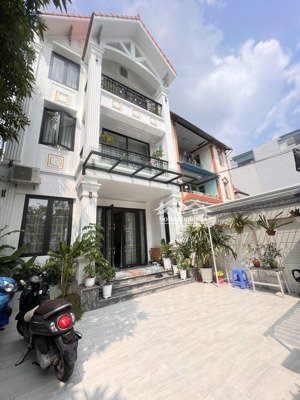 biệt thự long biên. 130m2 3 tầng giá chỉ 18 tỷ 4. ảnh thật nhà thật 100 % căn biệt thự ngõ 48