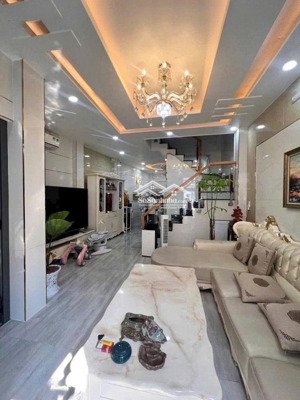 giảm sâu 200tr giá 4 tỷ chủ kẹt tiền bán căn hoàng diệu khu bàn cờ đường 6m sổ hr ngay đh ngân hàng