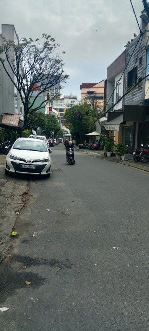 hộ khẩu đà nẵng nhà 2 tầng 1 mê sát kiệt 2,5m thông gần đường chính ô tô đỗ đậu.