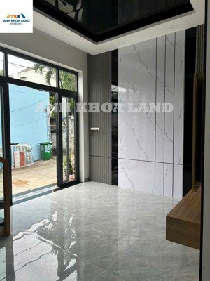 chủ cần bán nhà mới xây để khách hàng đón tết, hẻm ô tô đường 102, 4 lầu 59,3m2 ngang 9,4m - quận 9