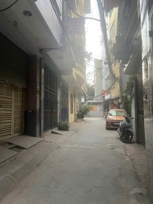 chính chủ bán nhà hồ ba mẫu, nhà dân xây, oto tránh, vào nhà, kinh doanh, cách hồ 50m