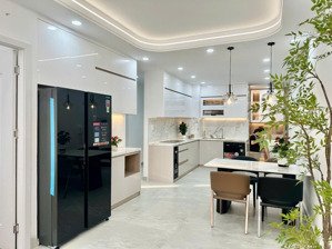 bán ch sky garden 2,pmh, q7, dt: 81 m2, 3pn, 2wc, full nội thất mới 100% . giá: 6.5 tỷ. 