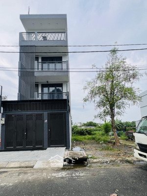 đất vàng 5x20 , 100m2 kdc vip tân tiến , kênh tham lương , giáp gò vấp giá 7 tỷ