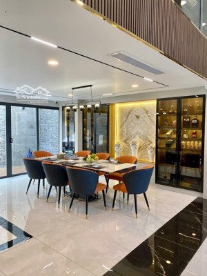 bán căn 3pn siêu phẩm, 105 m2, căn góc view hướng đông và nam. nhà đẹp đón tết. bán 7 tỷ net.