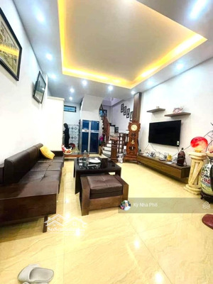 bán nhà hẻm xe hơi 7 chỗ thông, ngay ngã tư thủ đức, gần vincom q9 , 4 tầng btct, nhỉnh 6 tỷ