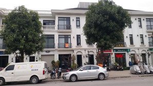 gia đình cần bán liền kề 93m2 vinhome greenbay, vị trí đẹp, giá tốt