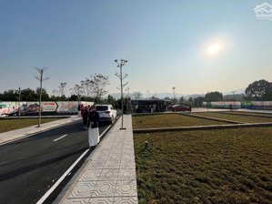 bán gấp lô đất 100m2, mặt tiền cực khủng 12m, vai réo, phú cát, gần đhqg, fpt, khu cnc hoà lạc.