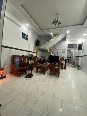 nhà đường phan văn hớn, 5x22m, 2 tầng, hẻm xe hơi, gần trường cấp 3 phạm văn sáng