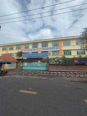 mtkd trường học bình trị 2 -khu vip tên lửa- khủng 130m - ngang 6m - đối diện công viên thoáng