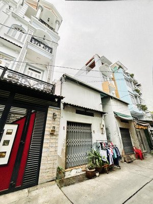 chỉ hơn 7đ, ngang lớn 8x12,5, hẻm xe tải thông ngay khu lê văn quới, sẵn dòng tiền, giữ tiền đỉnh