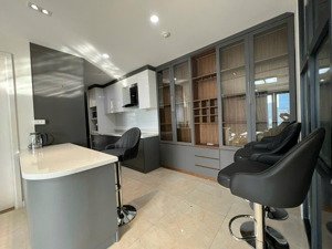 cần tiền tiêu tết, bán nhanh căn hộ toà c3, 3 ngủ gía 14,9 tỷ có thương lượng.lh 