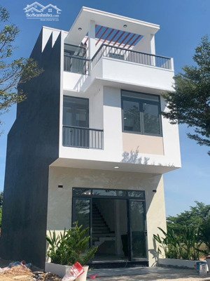 bán nhà mới 1 trệt 2 lầu xách vali vào ở ngay phường thới hoà ,bến cát , bình dương