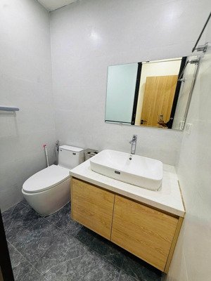 gặp đúng chính chủ cần bán căn 80m2 nơ 9b bán đảo linh đàm 3 ngủ full nội thất xịn , tầng 10