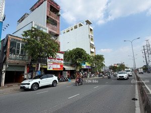 bán căn nhà mặt tiền 71m2 - 1 trệt 1 lầu - đường oto vào thoải mái - kế bên emeral 68