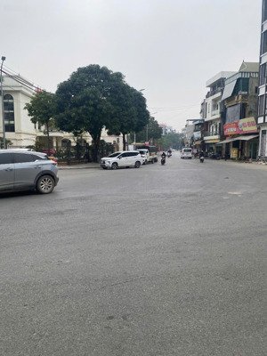 cần bán nhà mặt phố yên sơn vị trí vàng trung tâm chương mỹ