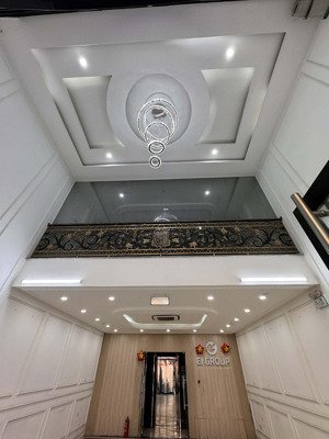 chính chủ cho thuê 22 võ văn dũng, 8 tầng, thang máy, vỉa hè 5m, dt: 80m - 98 triệu/tháng