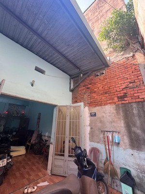 nhà thổ cư 100% nguyễn đức thiệu - dĩ an, gần chợ, giá tốt, đối diện nhà văn hóa, chỉ 2,15 tỷ