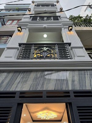 cho thuê nhà 5pn - 4wc full nội thất trệt - 3 lầu ngay phan xích long khu vực sầm uất