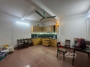 cho thuê nhà riêng ngõ 434 đội cấn: diện tích 40m x 4 tầng, 3 ngủ, 1 khách, đủ đồ, vào ở ngay